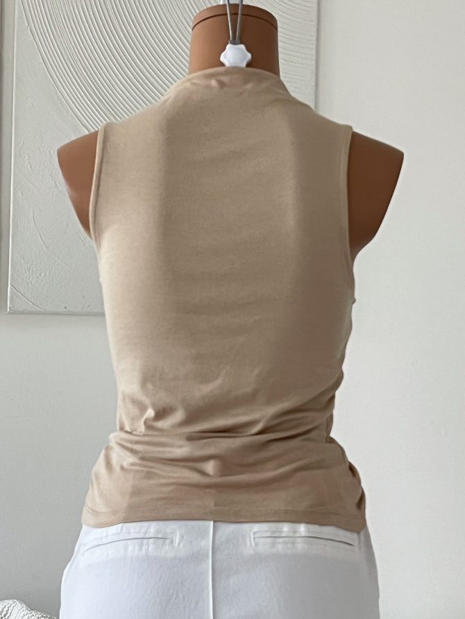 Blusa Beige Cuello alto Eva