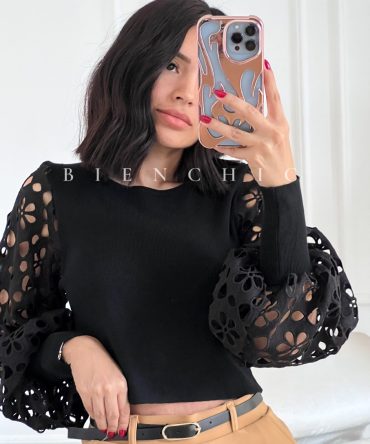 Sueter Negro Con Detalle en Manga - S